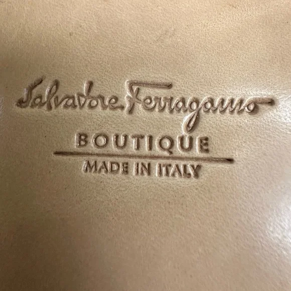 Salvatore Ferragamo Made in Italy Leather Women’s Sandals - Size: 8 1/2 B - Picture 13 of 16